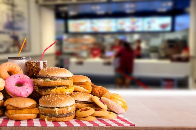 Pasto fast food per il tuo pranzo al supermercato.