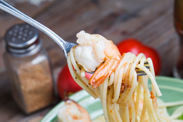 pasto gustoso cena di pasta rossa