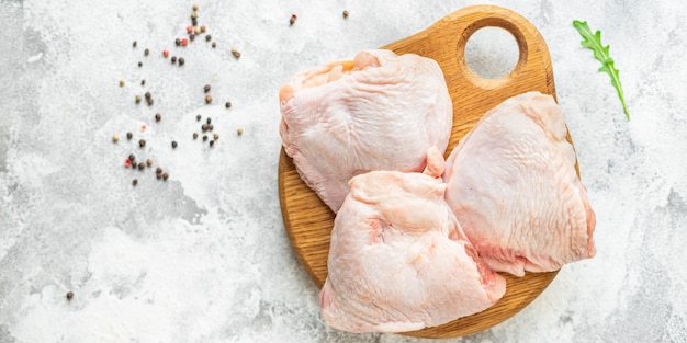 Pasto sano di coscia di pollo a base di carne di pollame