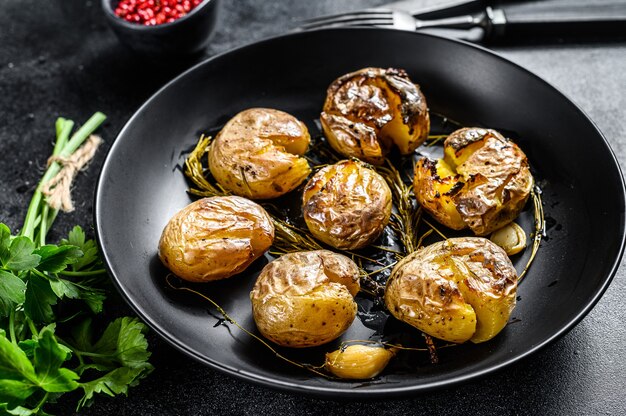 Patate al forno con aglio e rosmarino