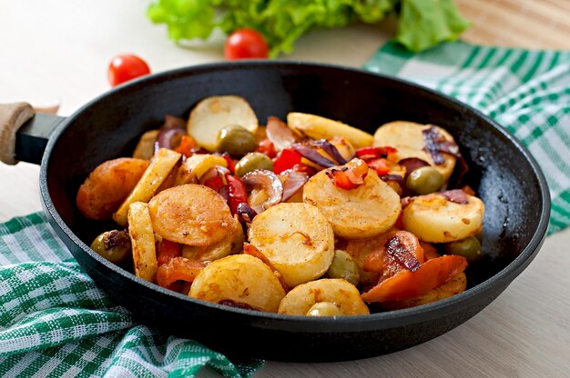 Patate al forno con verdure in padella