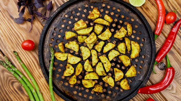 Patate al forno e salsicce di soia alla griglia