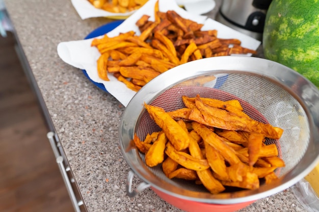 Patate dolci fritte pronte da mangiare