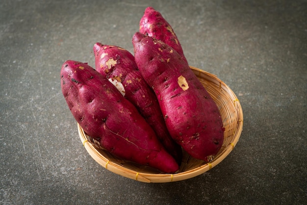 Patate dolci giapponesi sul cestino