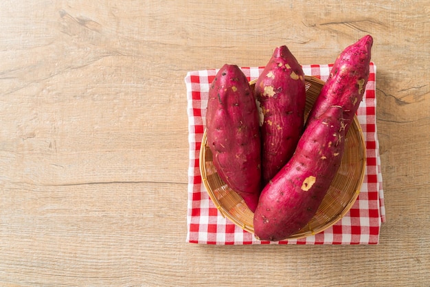 Patate dolci giapponesi sul cestino