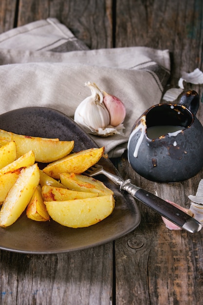 Patate fritte con salsa