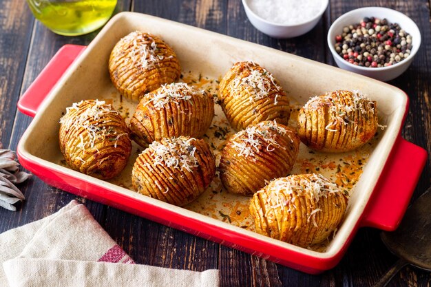 Patate Hasselback al forno Cucina americana Cucina vegetariana