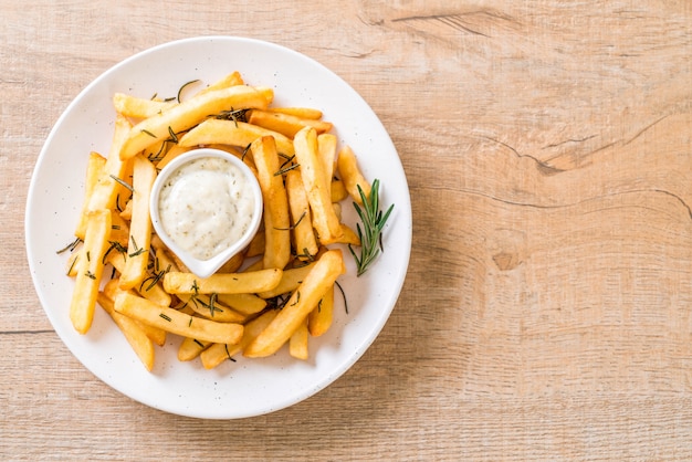 patatine fritte con salsa