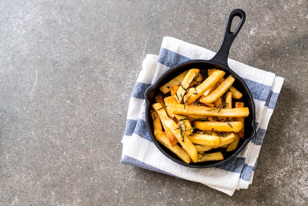 patatine fritte con salsa