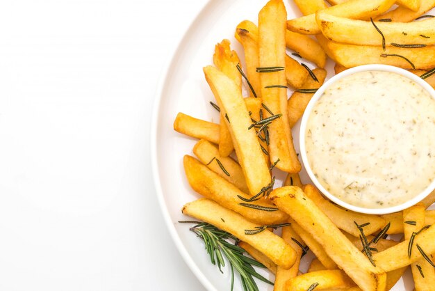 patatine fritte con salsa