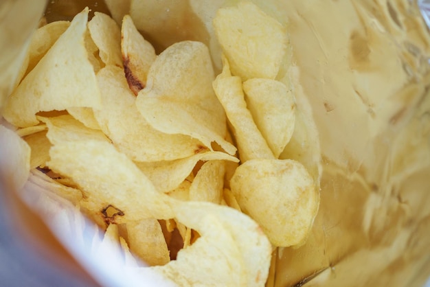 Patatine fritte in borsa snack aperta da vicino