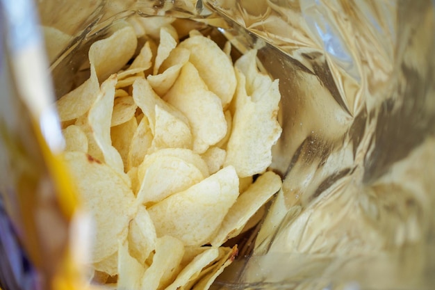 Patatine fritte in borsa snack aperta da vicino