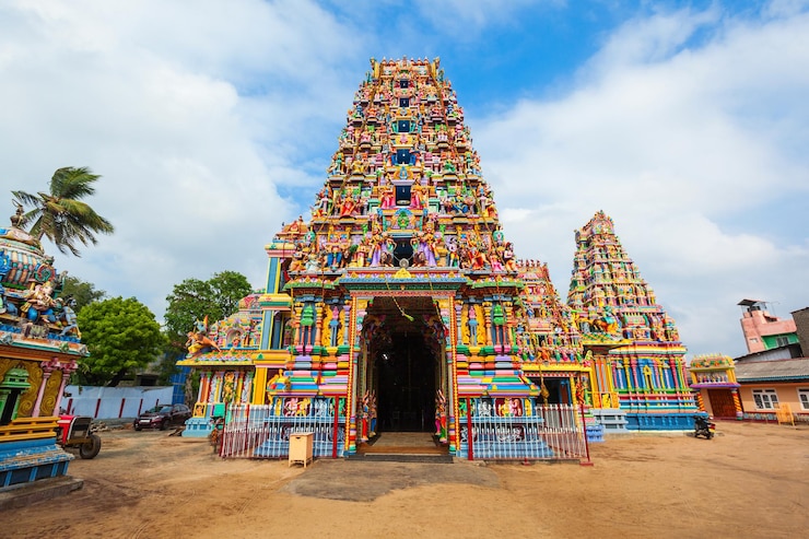 Photo pathirakali amman temple, pathrakali ambal kovil or the kali kovil trincomalee is a hindu temple dedicated to the goddess bhadrakali, a form of the goddess kali amman in trincomalee, sri lanka