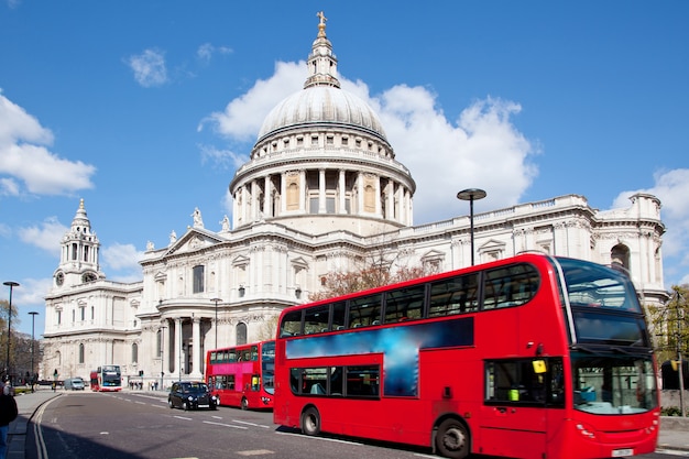Paul Cathedral con London Bus