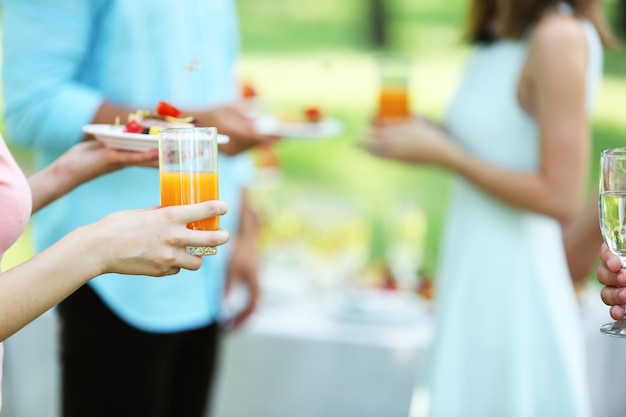 Pausa caffè e pranzo nel giardino dell'ufficio