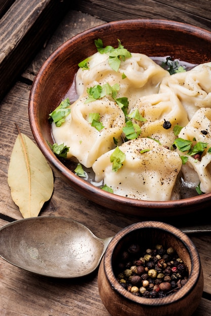 Pelmeni ucraino sul piatto