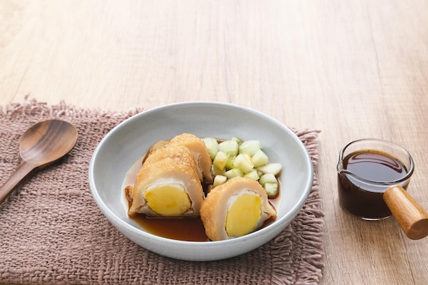 Pempek, Empek-Empek, cibo tradizionale del sud di Sumatra, Indonesia. Cibo a base di pesce