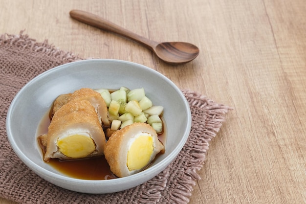 Pempek, Empek-Empek, cibo tradizionale del sud di Sumatra, Indonesia. Cibo a base di pesce