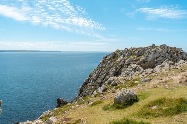 Pen Hir Point sulla penisola di Crozon nella Bretagna francese, la bellissima costa e le spiagge, Francia