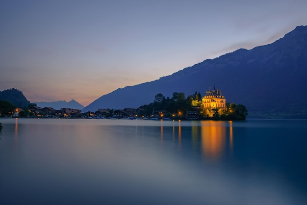 Penisola di Iseltwald ed ex castello in Svizzera