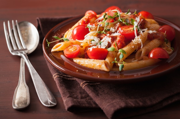 Penne al pomodoro e parmigiano