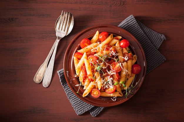 Penne al pomodoro e parmigiano