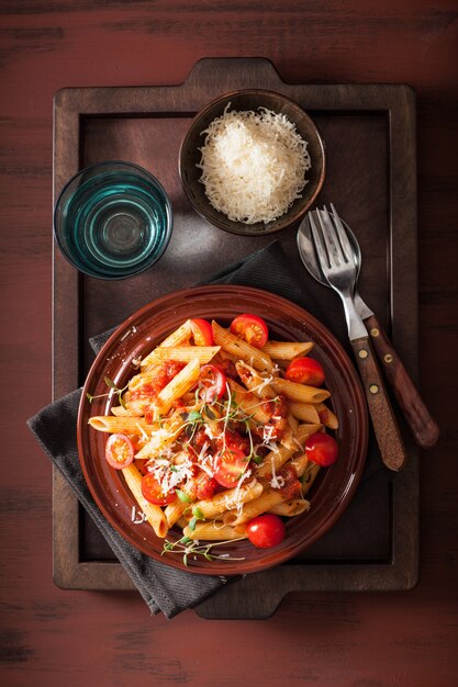 Penne al pomodoro e parmigiano