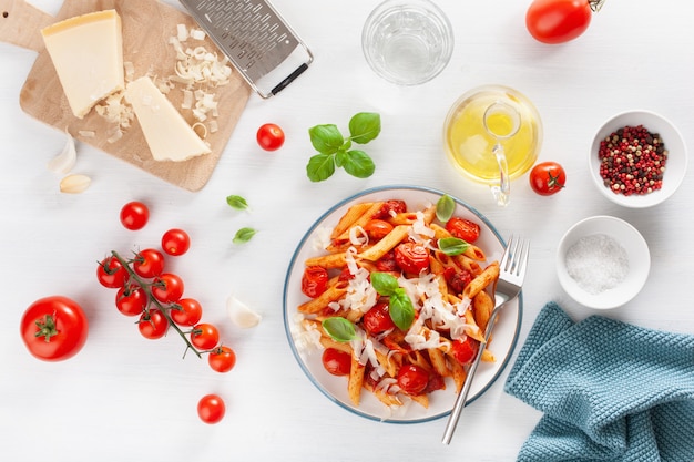 Penne all'italiana con pomodoro e parmigiano