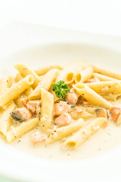 Penne alla carbonara con salmone