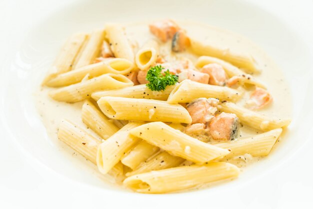 Penne alla carbonara con salmone