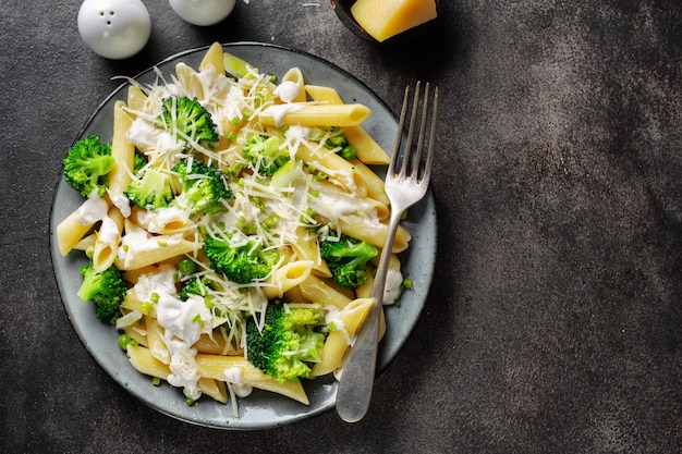 Penne alla pasta con broccoli