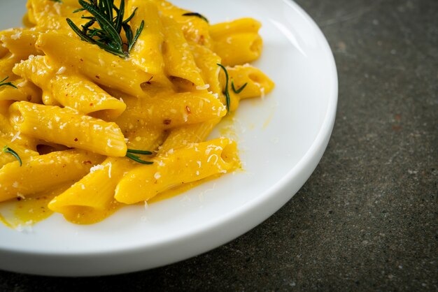 penne con crema di zucca e rosmarino