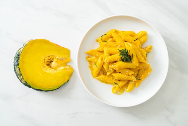 penne con crema di zucca e rosmarino