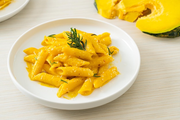 penne con crema di zucca e rosmarino