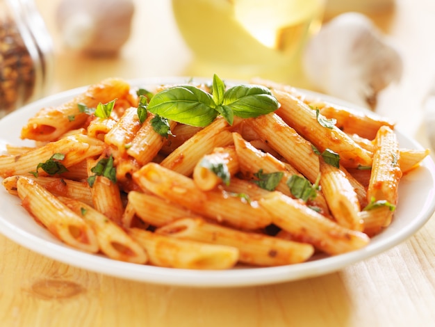 Penne ricoperte di salsa di pomodoro