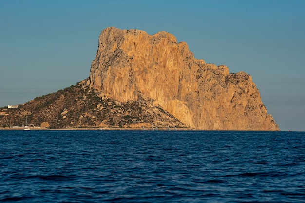 Peñon de Ifach dal mare al tramonto Calpe Costa Blanca Alicante provincia Spagna