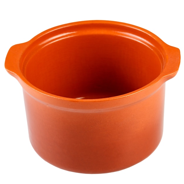 Pentola di terracotta per cucinare. isolato