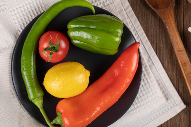 Peperoncini al limone e pomodoro