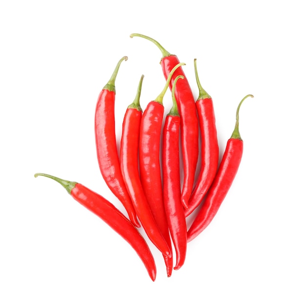 Peperoncino rosso o peperoncino di Cayenna isolato su sfondo bianco