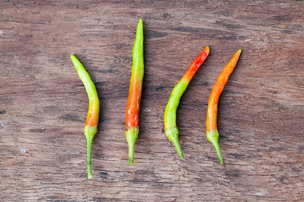 peperoncino verde e rosso e fresco