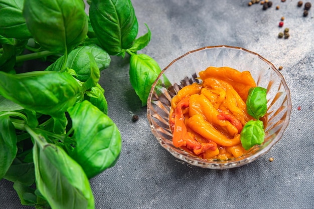 peperone arrosto verdure al forno piatto fresco pasto sano cibo spuntino dieta sul tavolo copia spazio