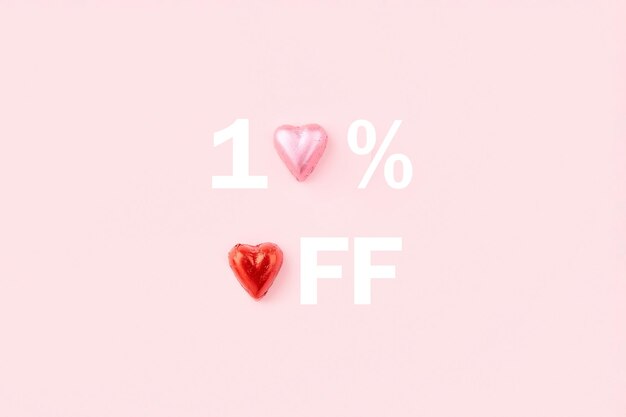 percentuale di sconto bandiera caramelle a forma di cuore su sfondo rosa