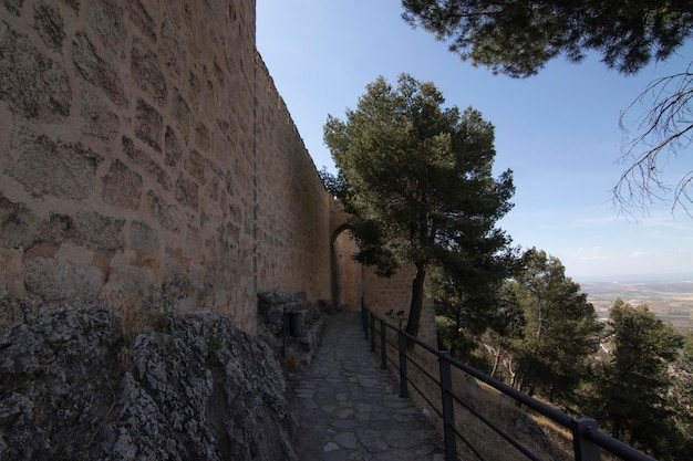 Percorsi intorno al castello di Santa Catalina a Jaen Spagna Magnifici panorami in cima alla collina