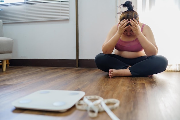 Perdere peso Dieta grassa e scalare i piedi in piedi su bilance elettroniche per il controllo del peso Strumento di misurazione in chilogrammo per la dieta