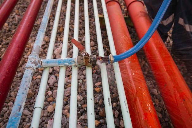 Perdita d'acqua piccola pressione del tubo di vapore-acqua perdita di tubo dall'industria.