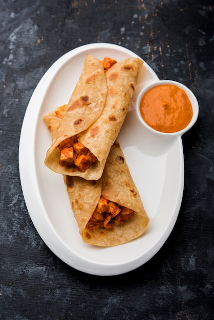 Peri peri paneer chapati frankie o avvolgere o arrotolare, messa a fuoco selettiva