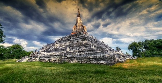 Perizoma di Chedi Phukhao, Ayutthaya, Tailandia