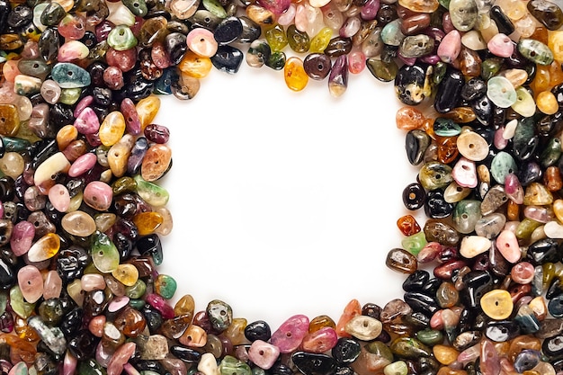 Perle di pietra da sfondo tormalina Mock up frame di perline colorate in pietra naturale