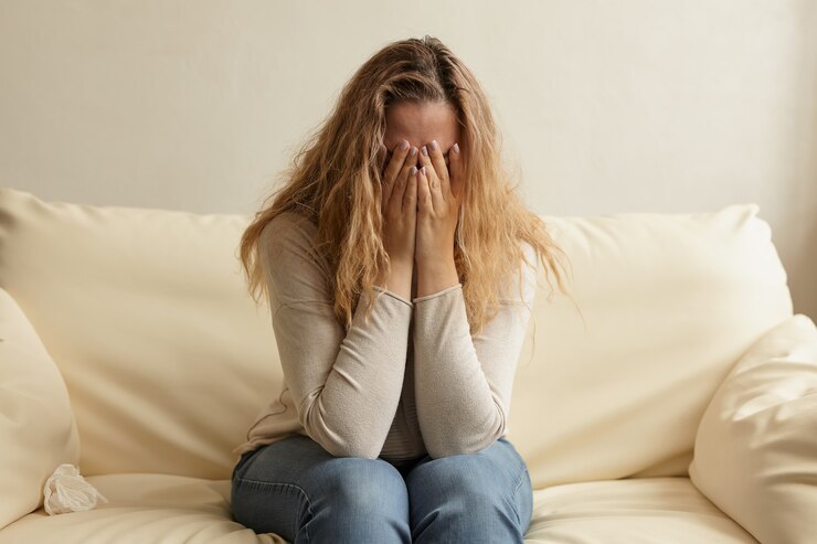 Persona emotiva depressa stressante con ansia