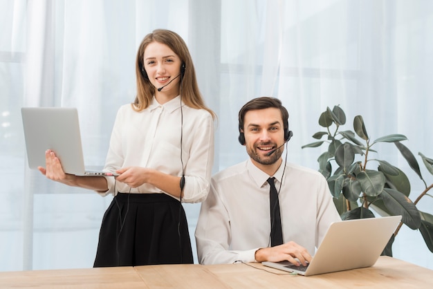 Persone che lavorano in call center